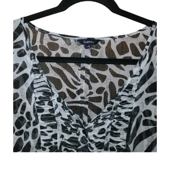 2/$25! Reitmans Sleeveless Animal Print Sheer Button Down Blouse - Picture 4 of 10